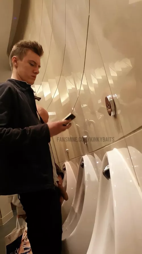 Handsome Coworker’s Big Cock 💦