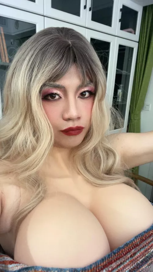 Have you seen such a hot girl before?