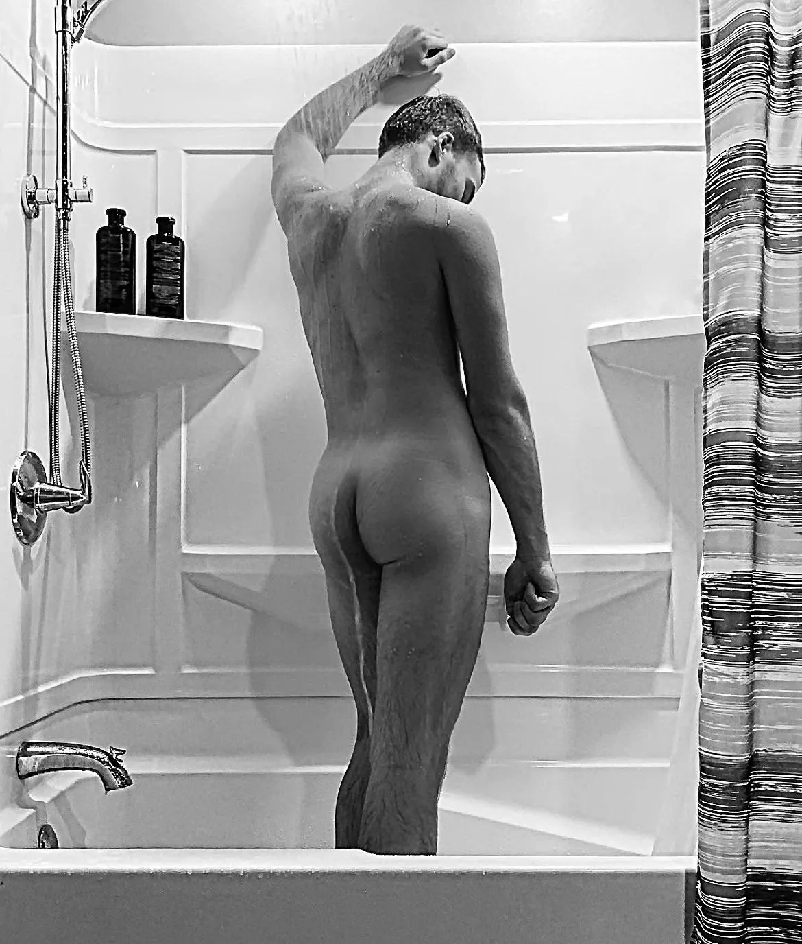 Having shower thoughts of all the sexy bears in this sub