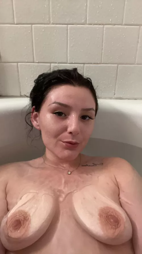 Hot, steaming bath with me anyone ? 🛀😋