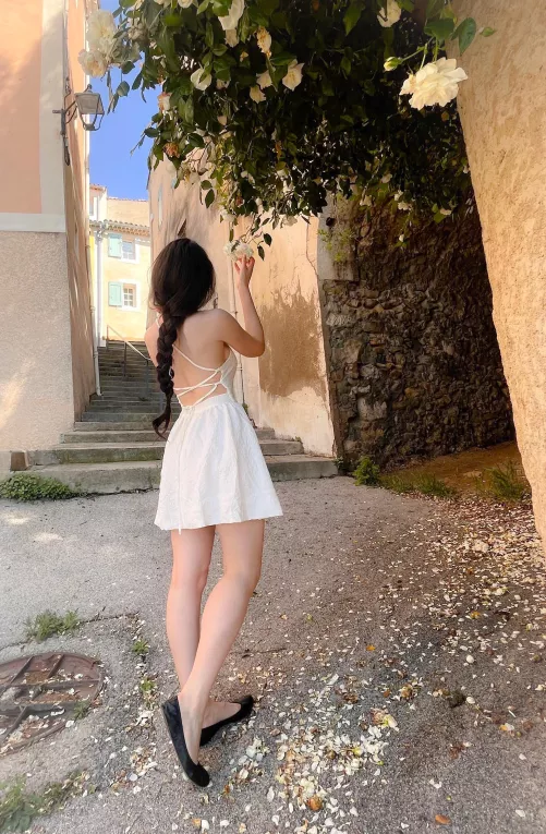 Let’s tour Europe hand in hand