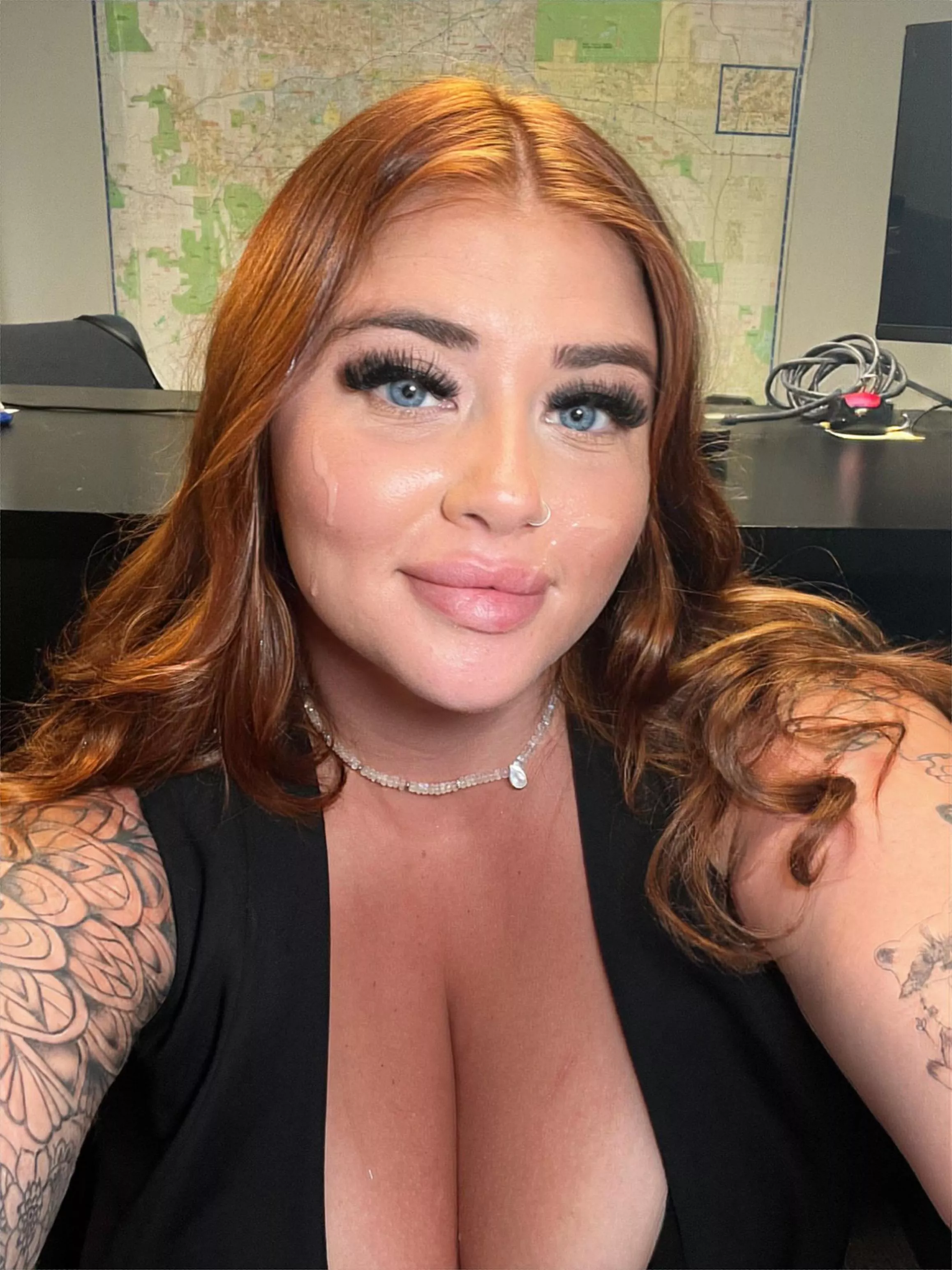 My boss came on my face 😱