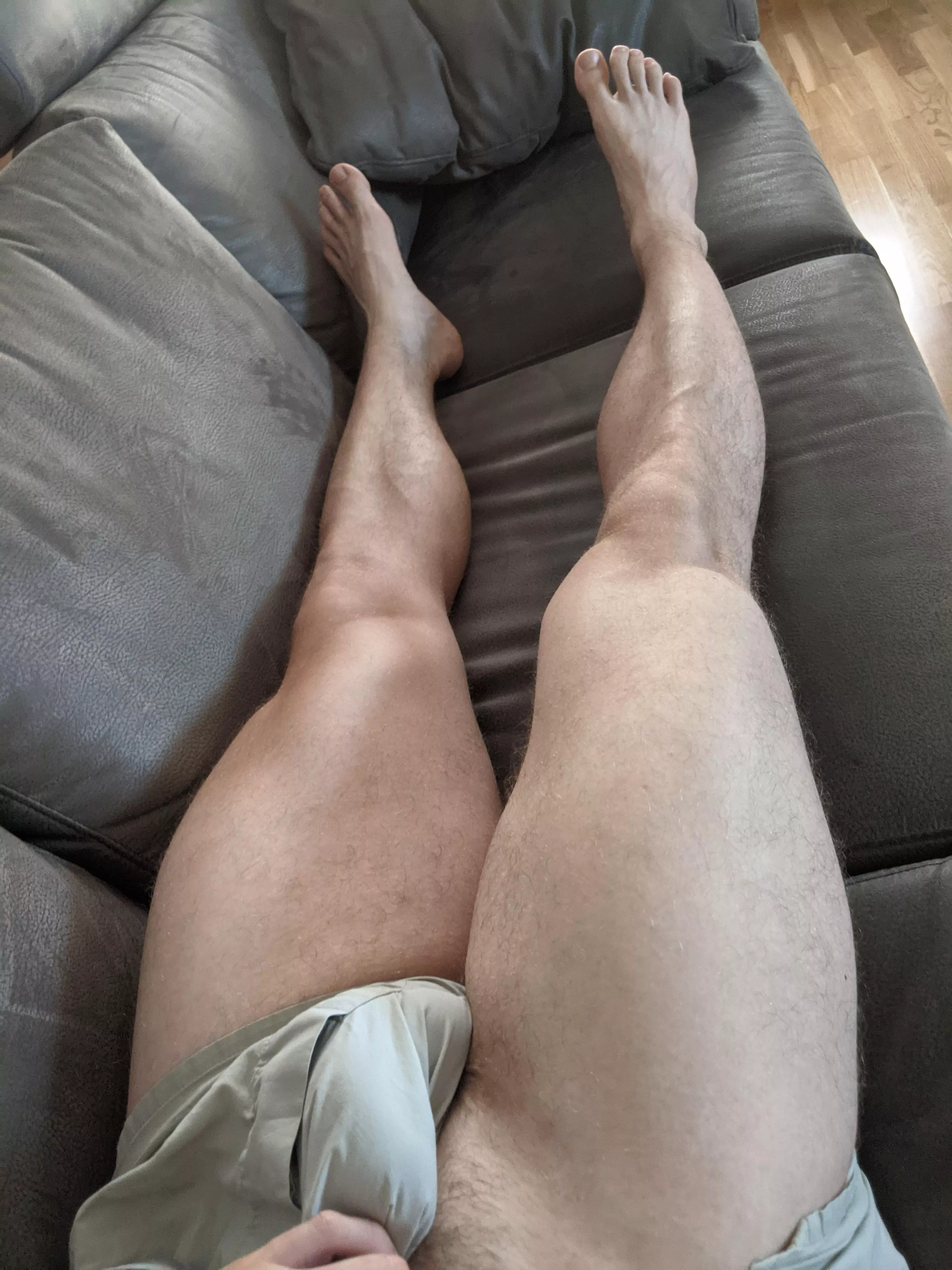Need somebody on top of these huge legs