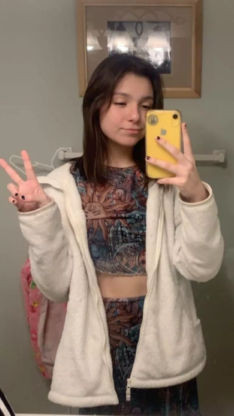 Sexy 19/yo brunette babe 🤤💕