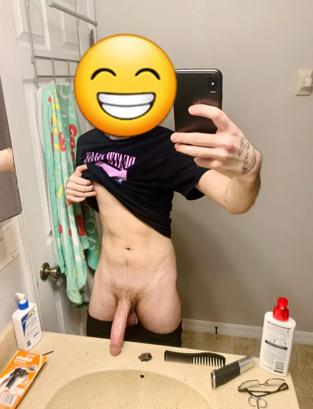 Short guys can be hung too 🤭