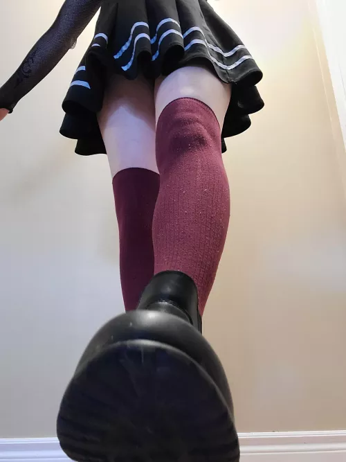 You want me to step on you with my boots? Beg~