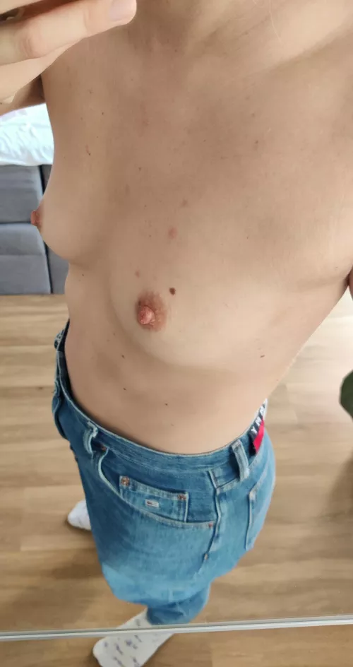 Are smol tits sexy? 🍒✨