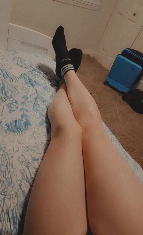 are there any boys who would sit on another boys face...? >//w//<