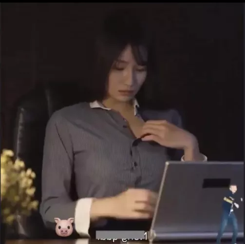 Code or name of actress pls?