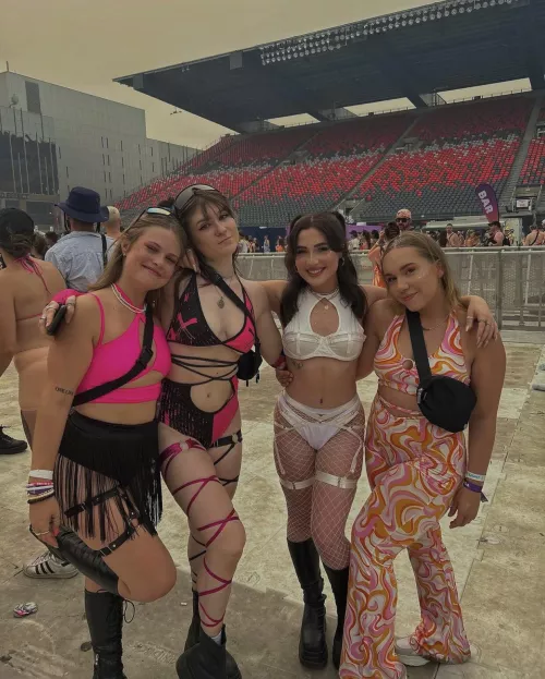 Festival ladies