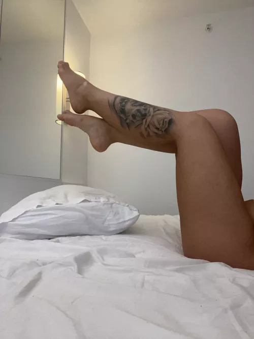 For connoisseurs of women's legs and beauty