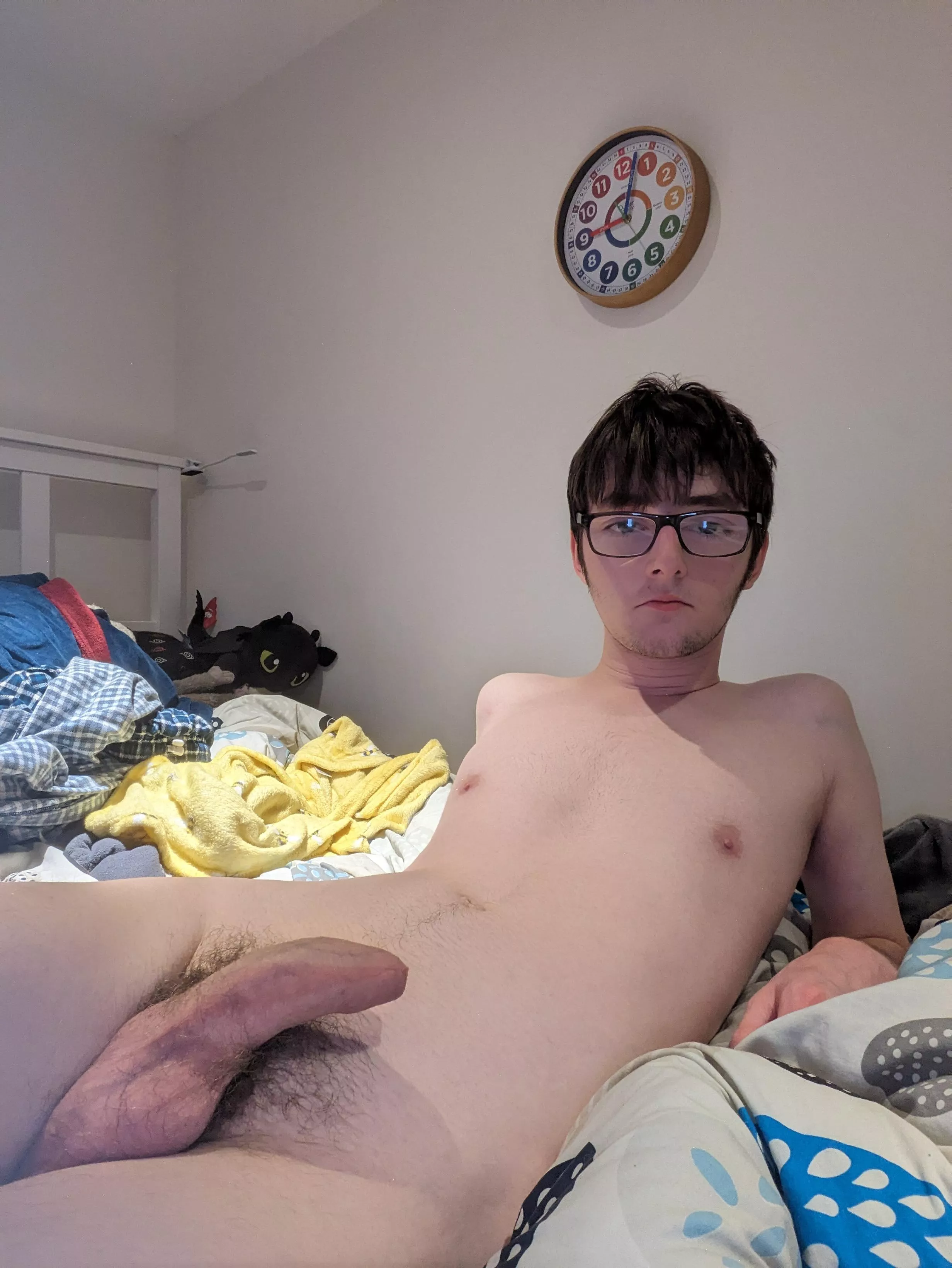 Horny twink looking for someone to wank with