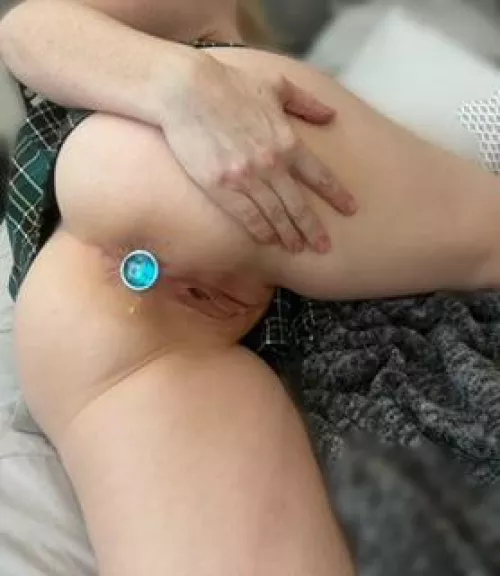 I want you to slide it in and out while you eat my pussy