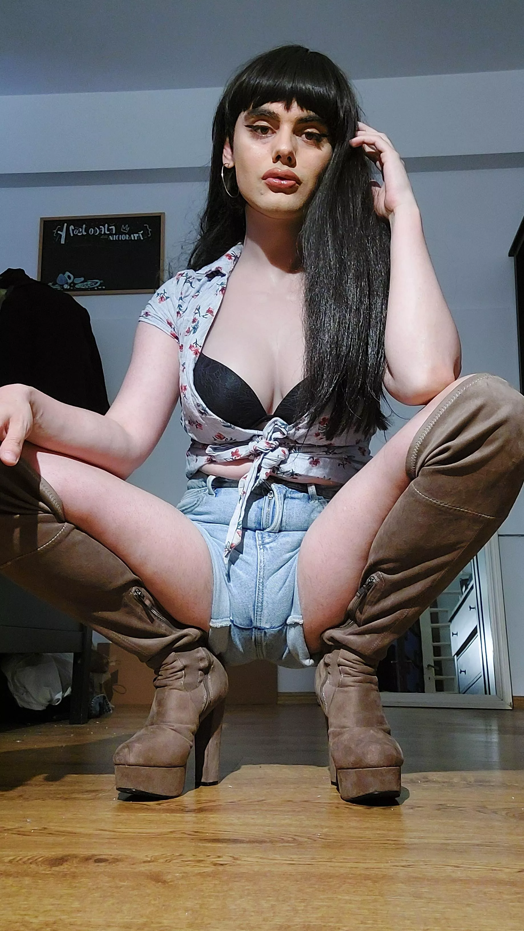 So hard to stay beautiful 💋