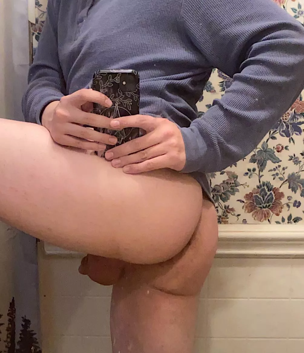 Who wants to hold my leg up and pound me [19]