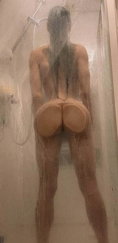 You want shower with me? I am ready for you baby come me in OF😳🎁