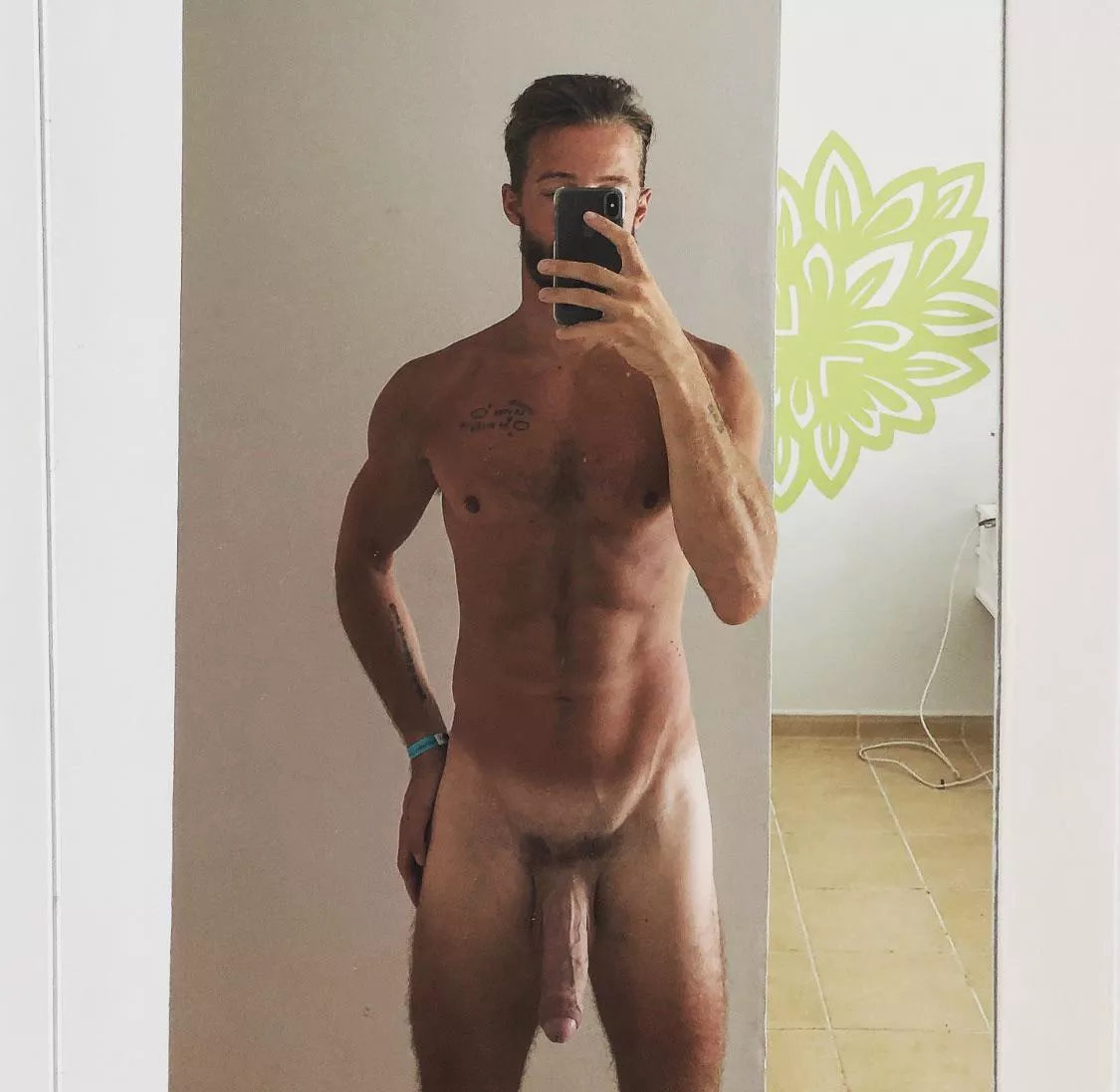 Anyone like hung English guys?