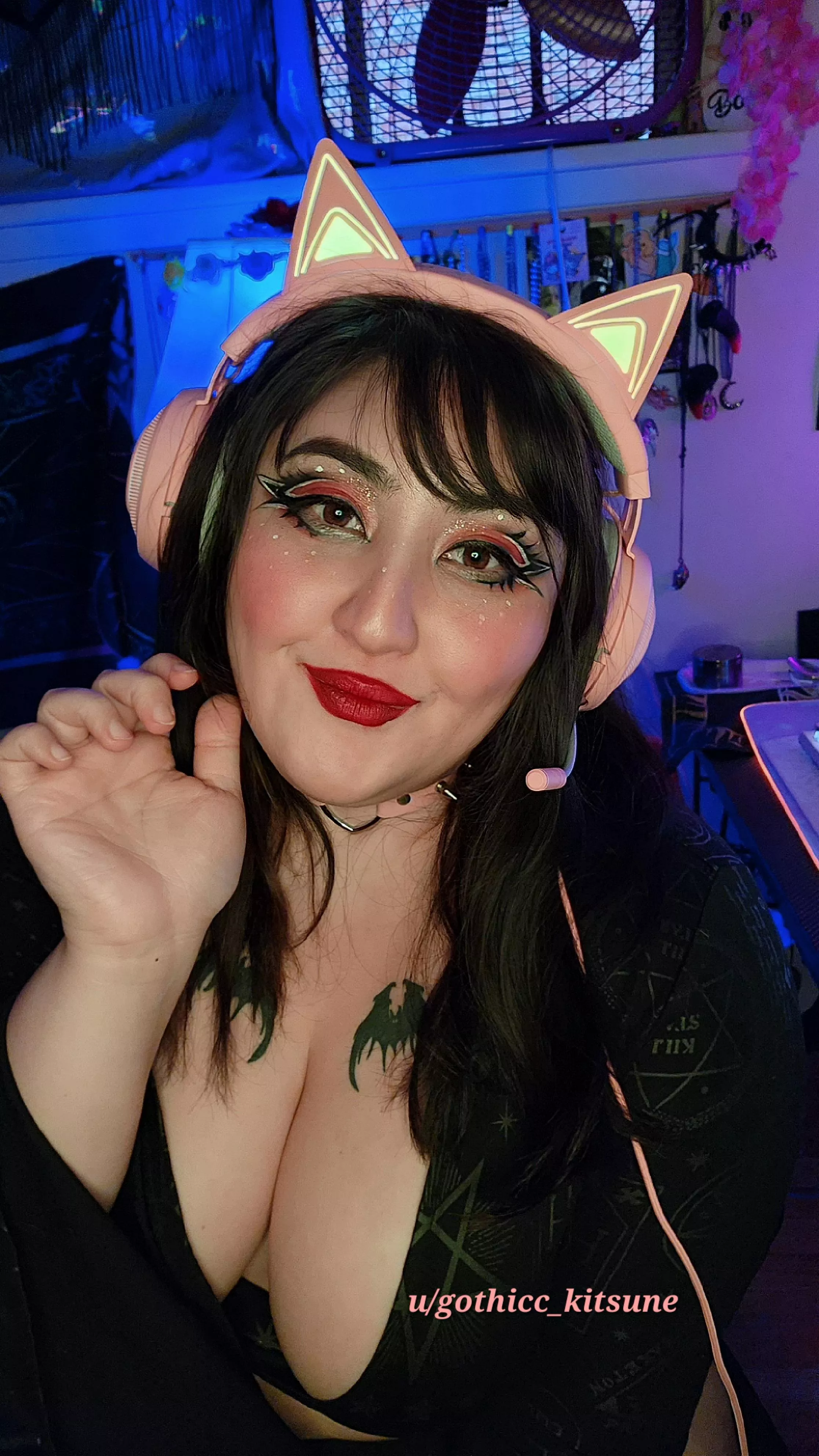 Can I be ur chubbi goth gamer gf 😽