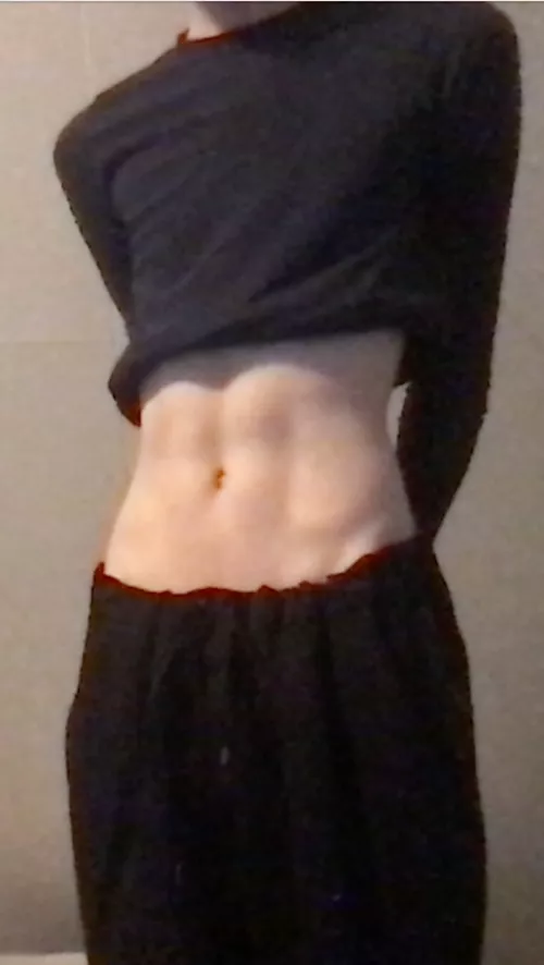 First post! Do I have the proper bodyshape to become a femboy? ^^