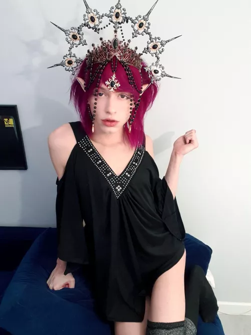 Greetings, Human. U have an audience with the Elf King 🧝‍♀️.