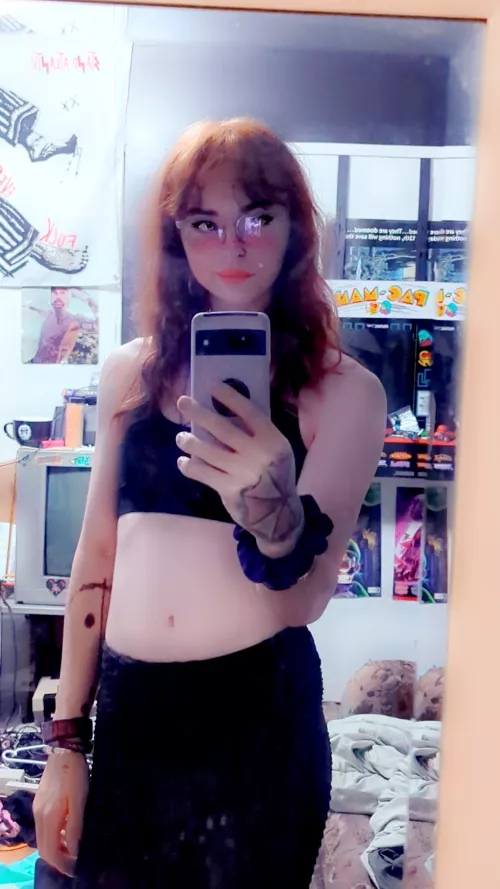 Happy femboy Friday from your local trans girl who just finished working out 😊😊😊