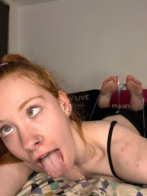 Hi babes I’m new here so thought I’d introduce myself🩵 I’m Chelsea 19yr old bratty egirl sub from Aus - all my links are in my bio🥵🔞