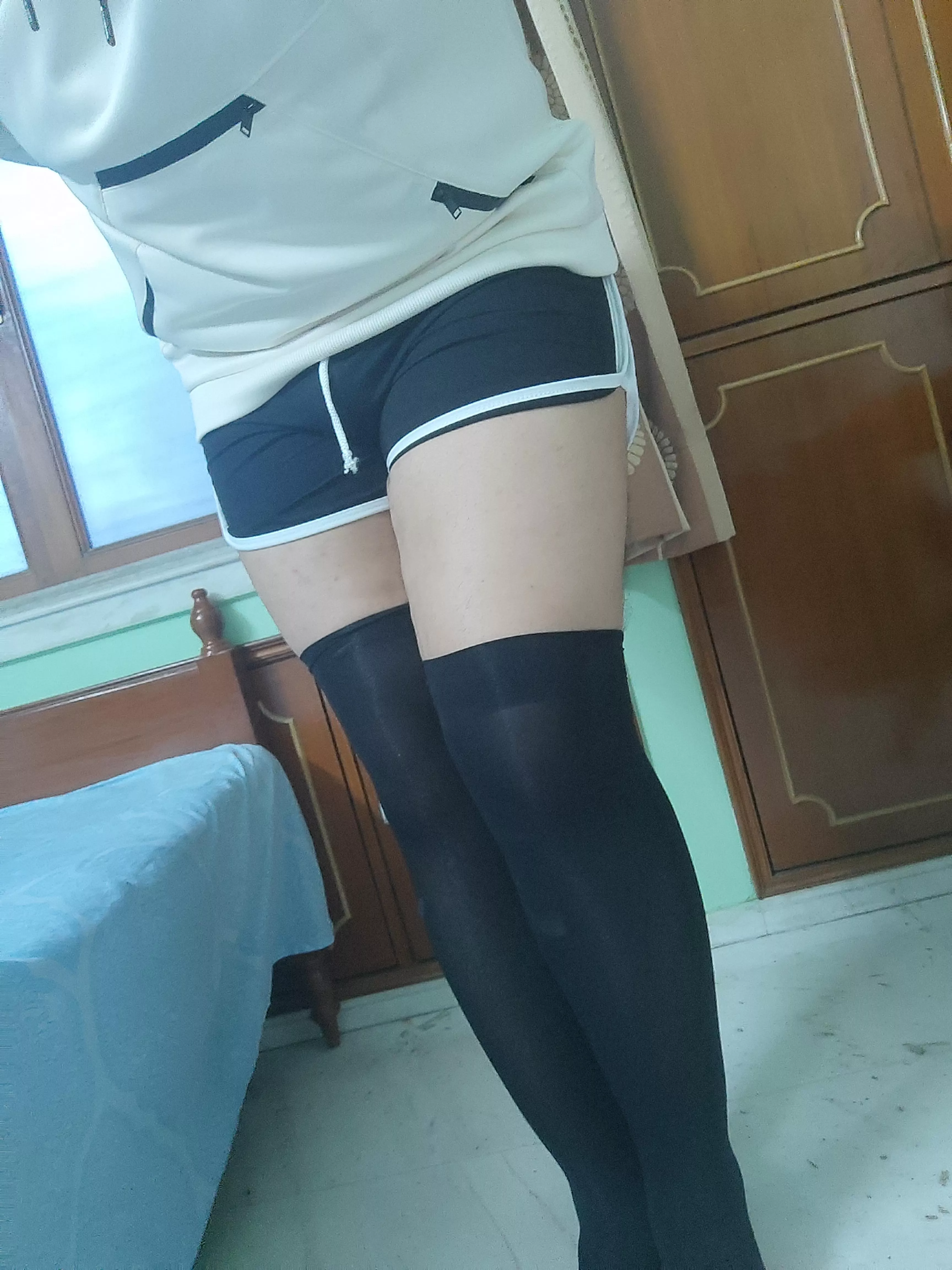 I had deleted this post, but posting again because someone helped me gain confidence. So here's my humble outfit