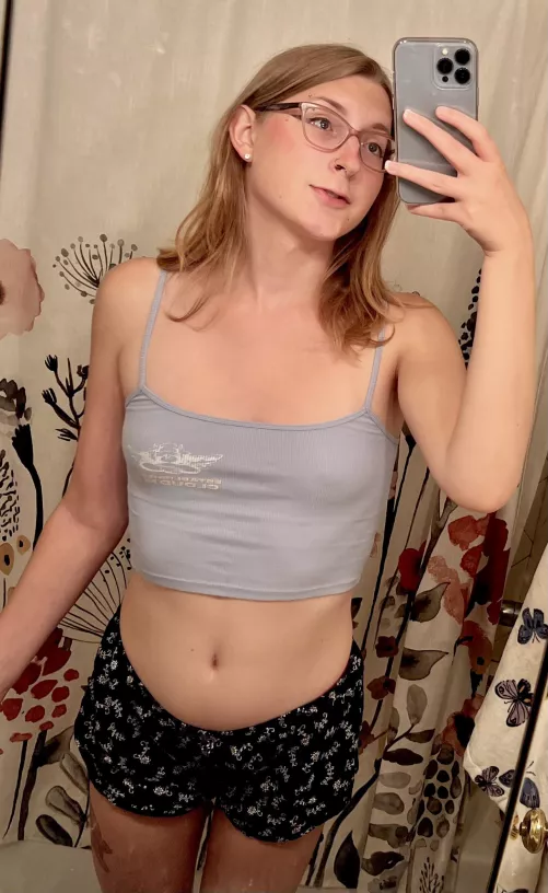 My roomie has to wait for my bathroom photo shoots >.<