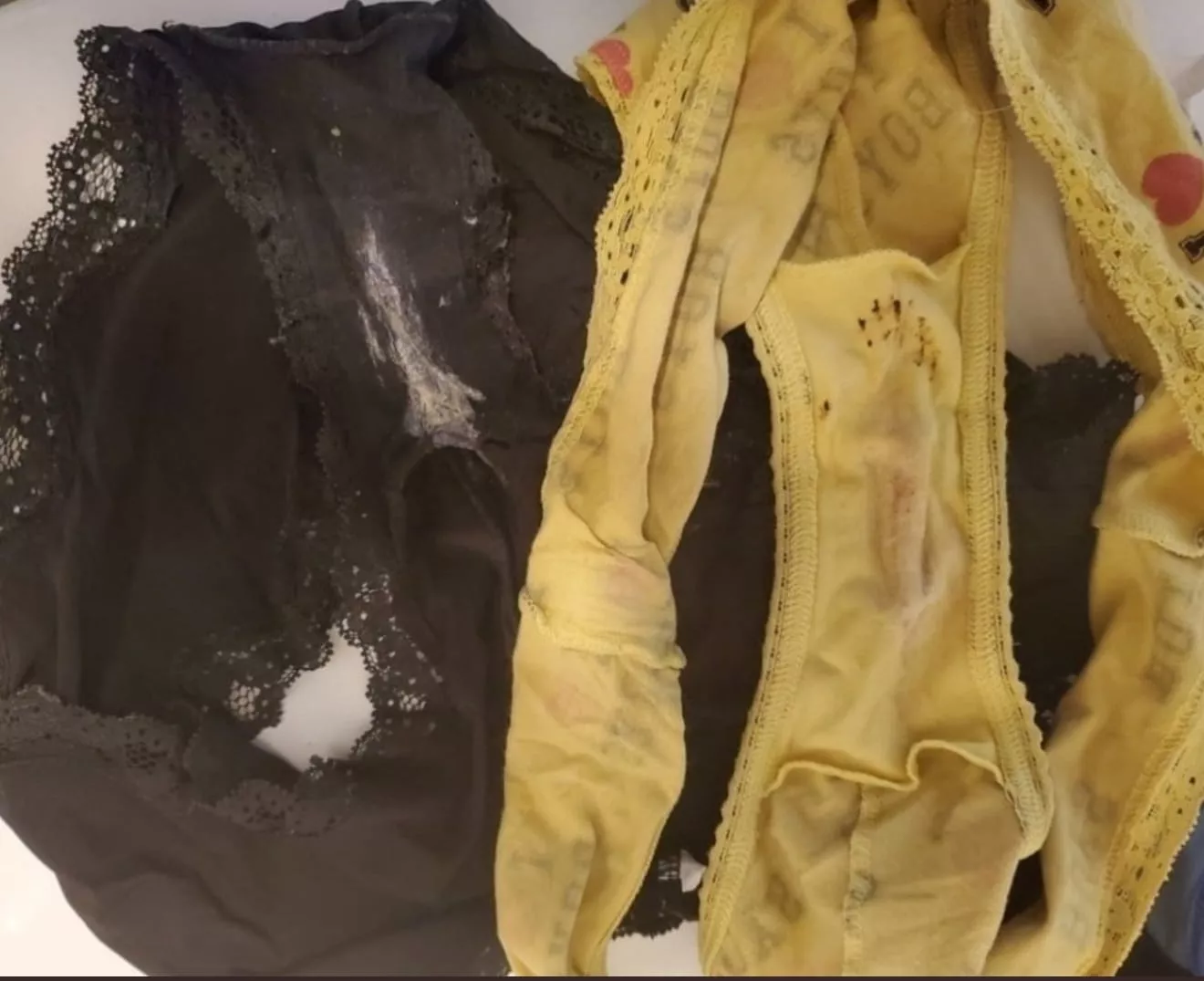 One of my favorite things to do when sniffing dirty panties is sniff a mom's and her offsprings at the same time, the mom's are the yellow ones