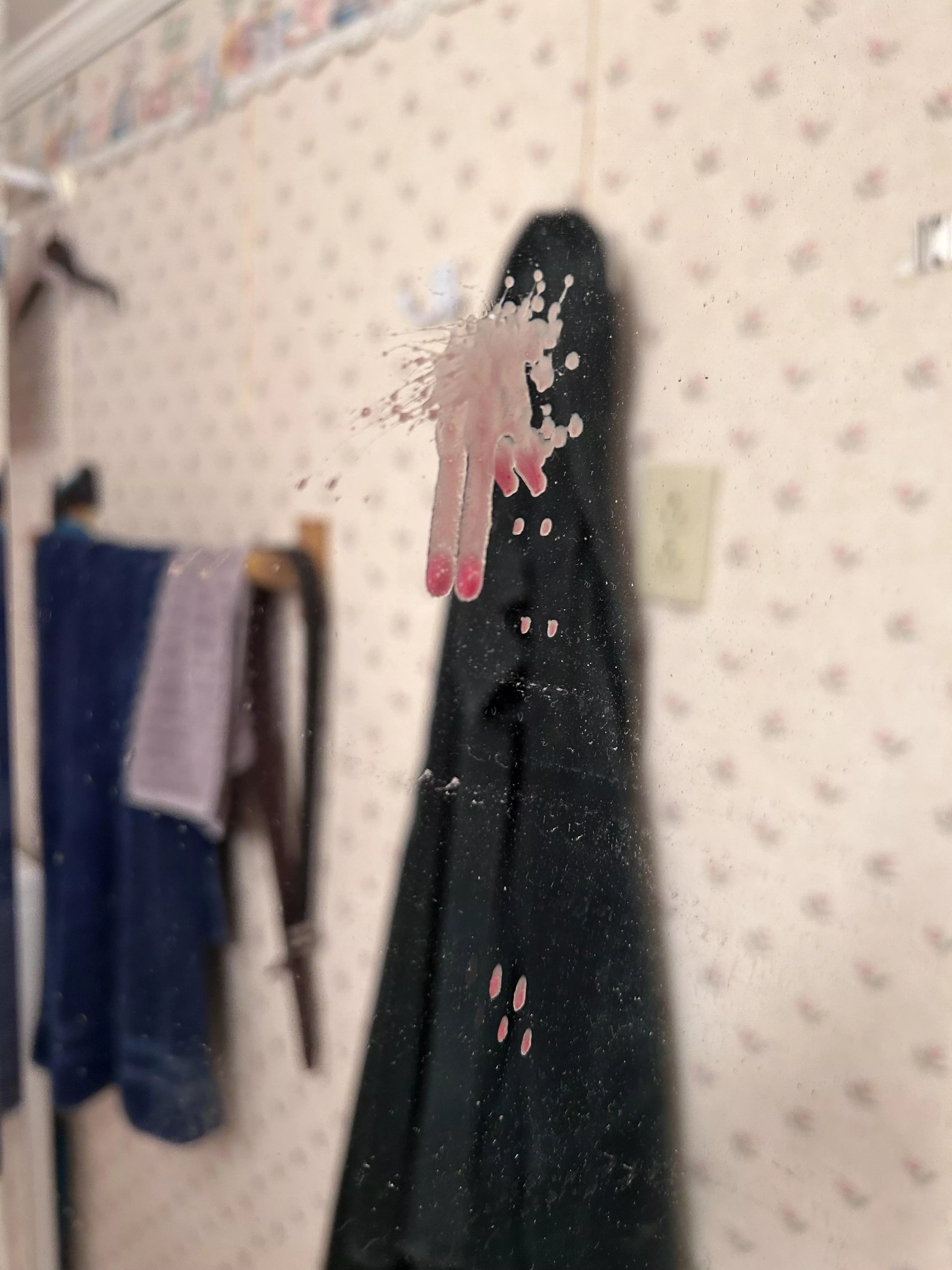 popped a cyst i have on the side of my face not expecting much to happen so no recording. but this was the aftermath