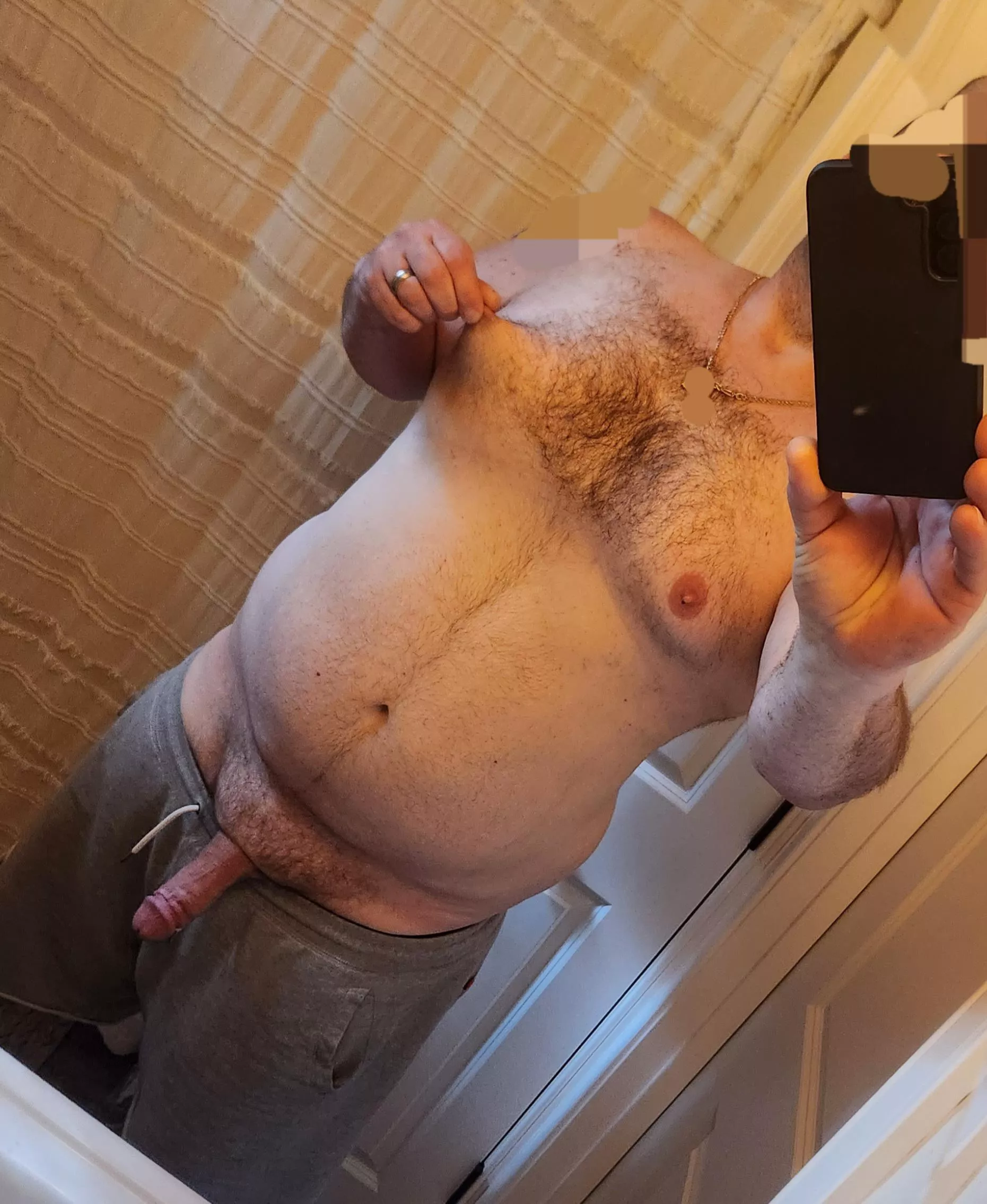 [43] Curves & big areolas do it for me....