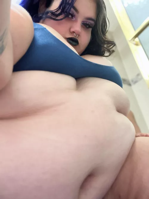 Anyone wanna buy this big girl dinner I need to feel stuffed😋