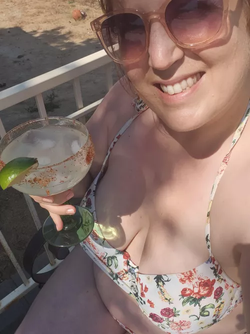 Listening to Steven Wilson. Having a 'Rita. Life is good. 🤙