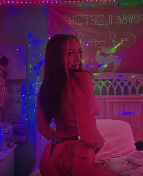 looking for a random redditor to dominate me