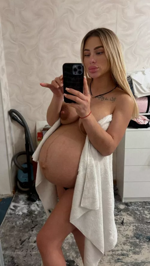Pregnant selfie