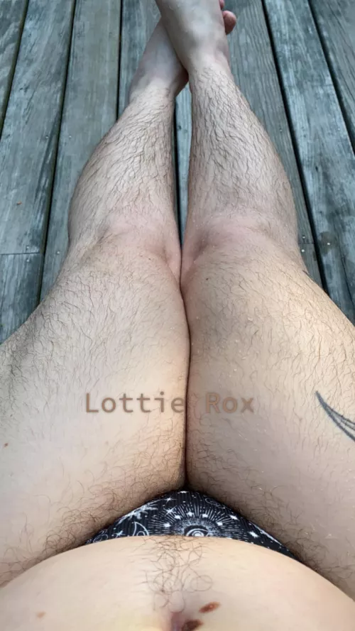 Right out of the pool wet fuzz 💦