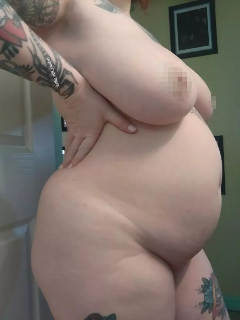 Are pregnant bellies not the cutest?! Ughhh 😫🥰