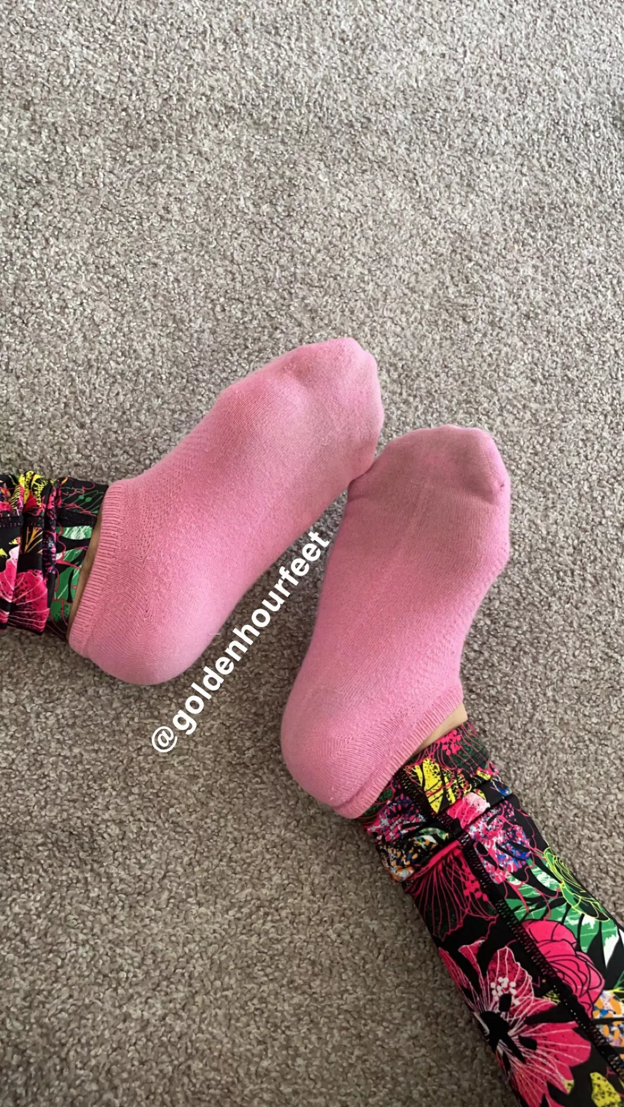 Do you like pink socks?😜 [selling]