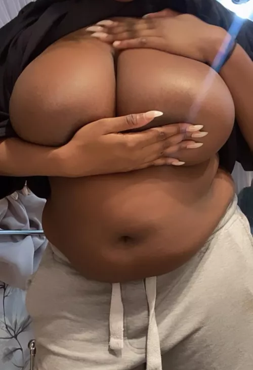 Empty belly! I need it to be full 😭💕