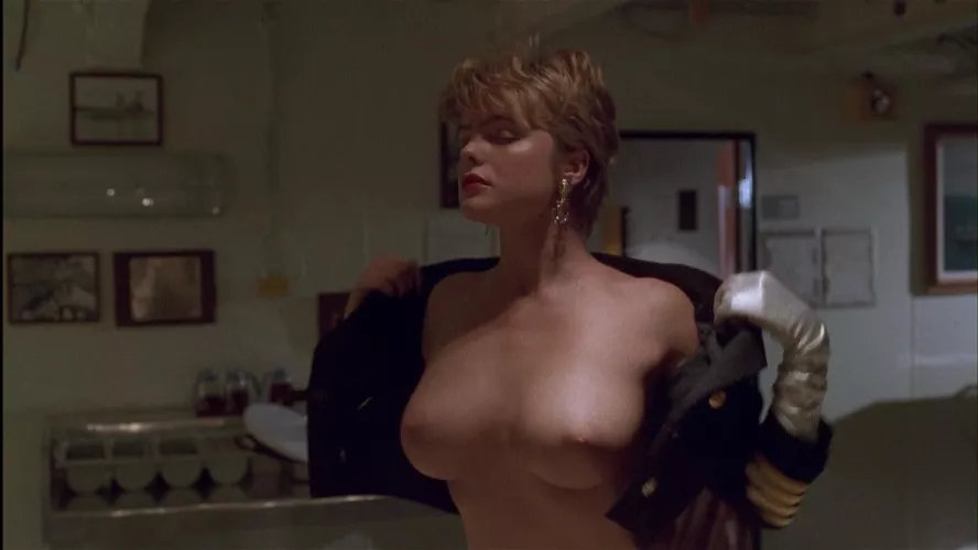 Erika Eleniak