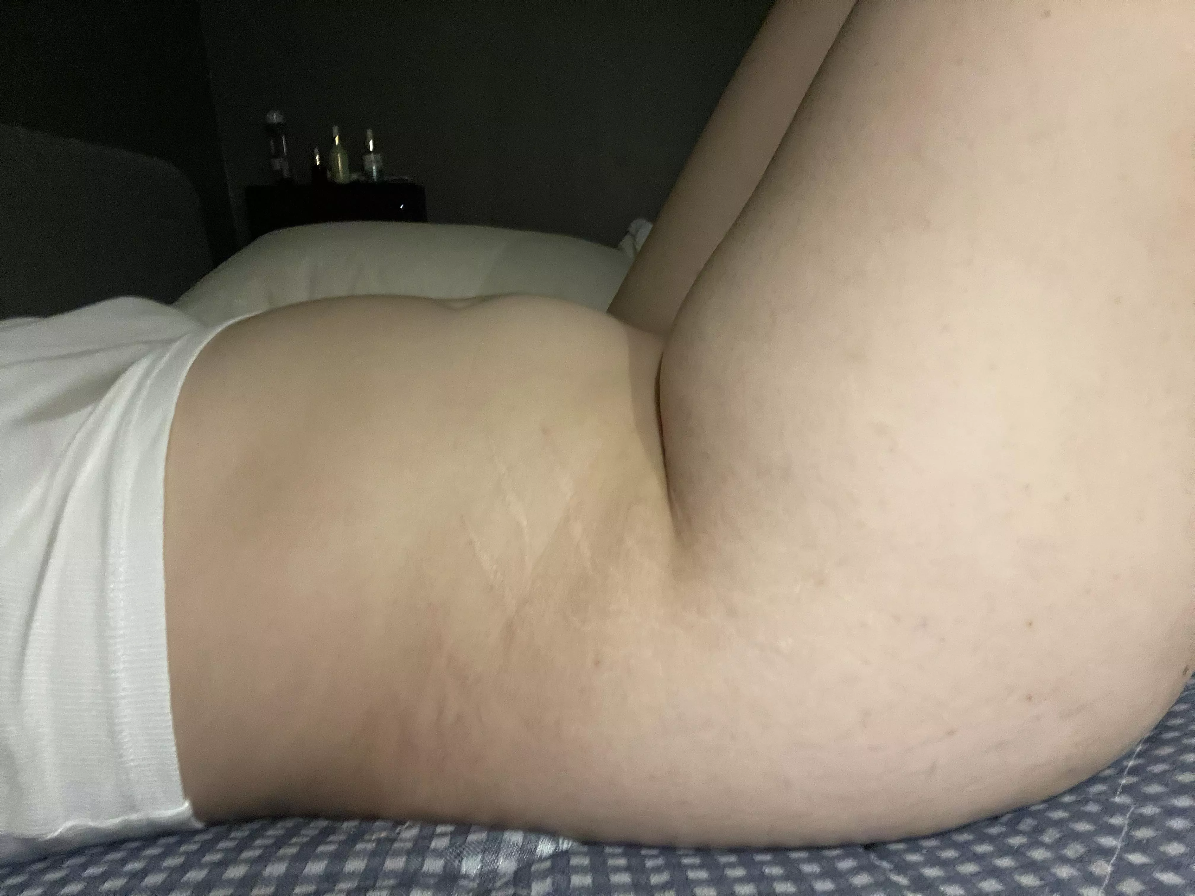 (F20)Im so hungry!! Help me make this shirt into a bra 🥺💕