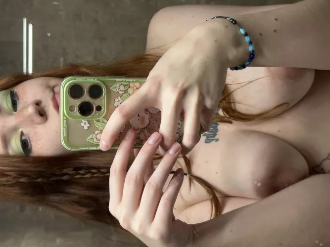 I love posting nudes