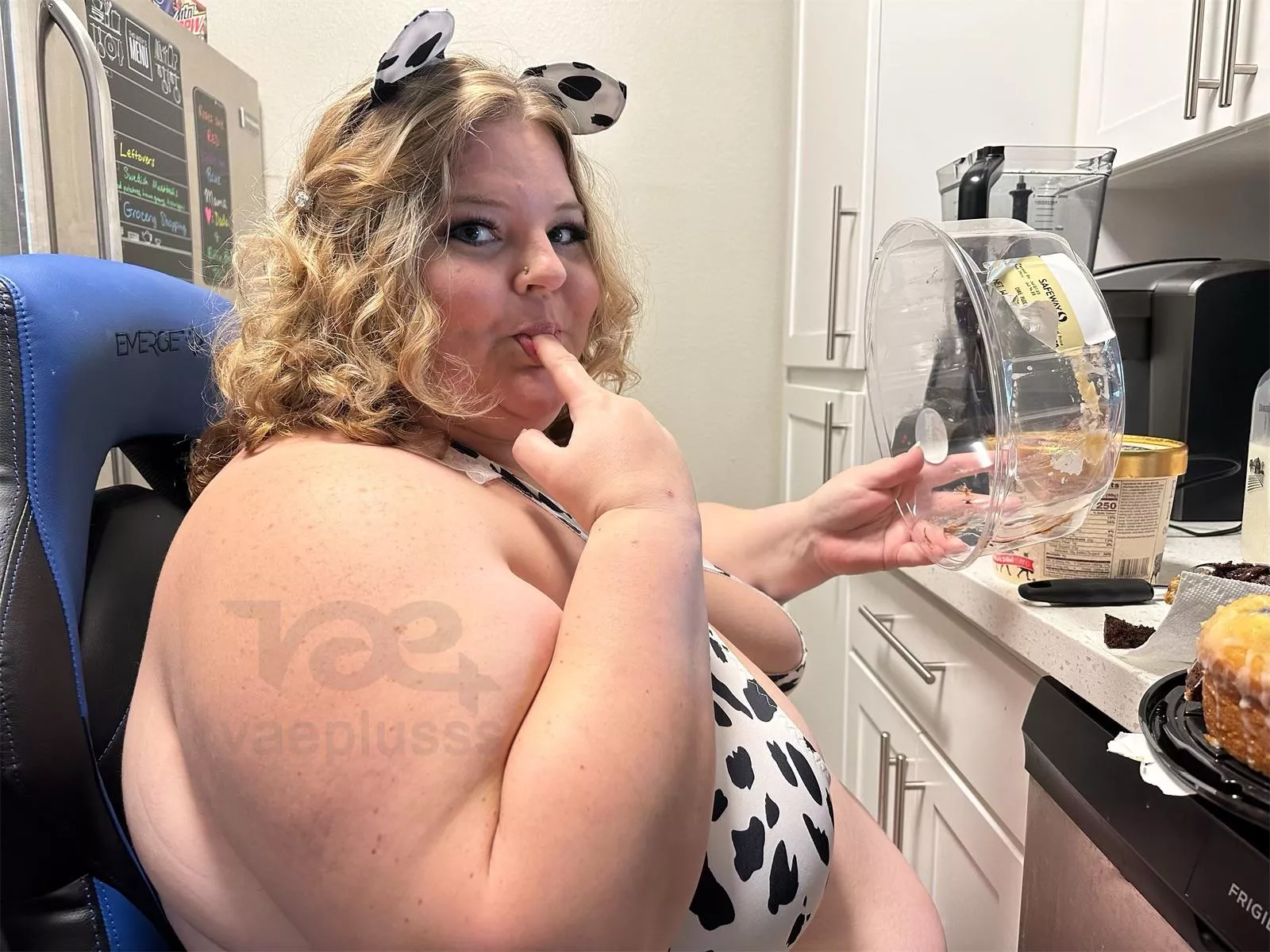 Milkshake time for this happy hucow