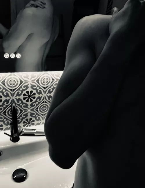 Not many mirror shots on here