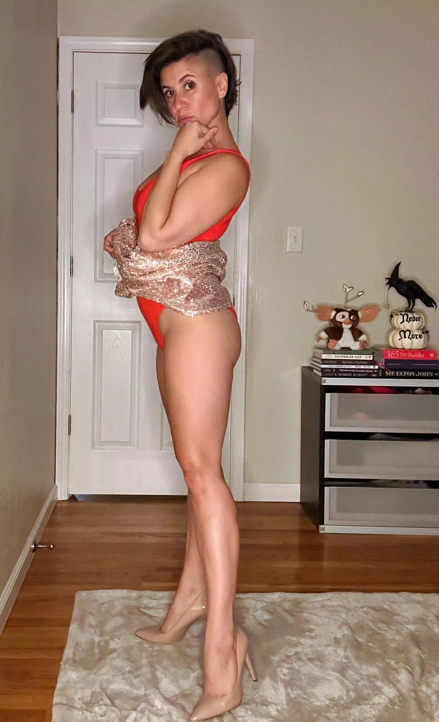 Showing off my stems and heels