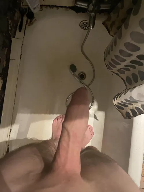 Who wanna make a shower with me? 🥰