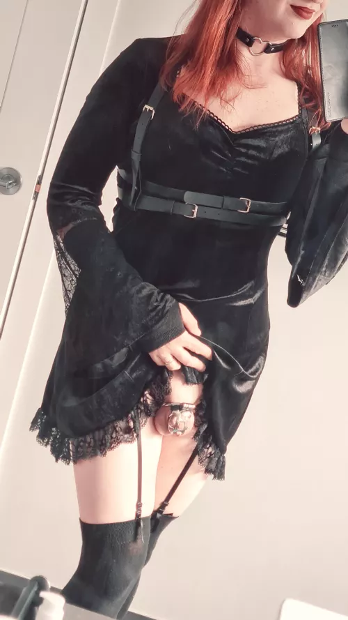 Your (not so) big tiddie locked goth gf haha