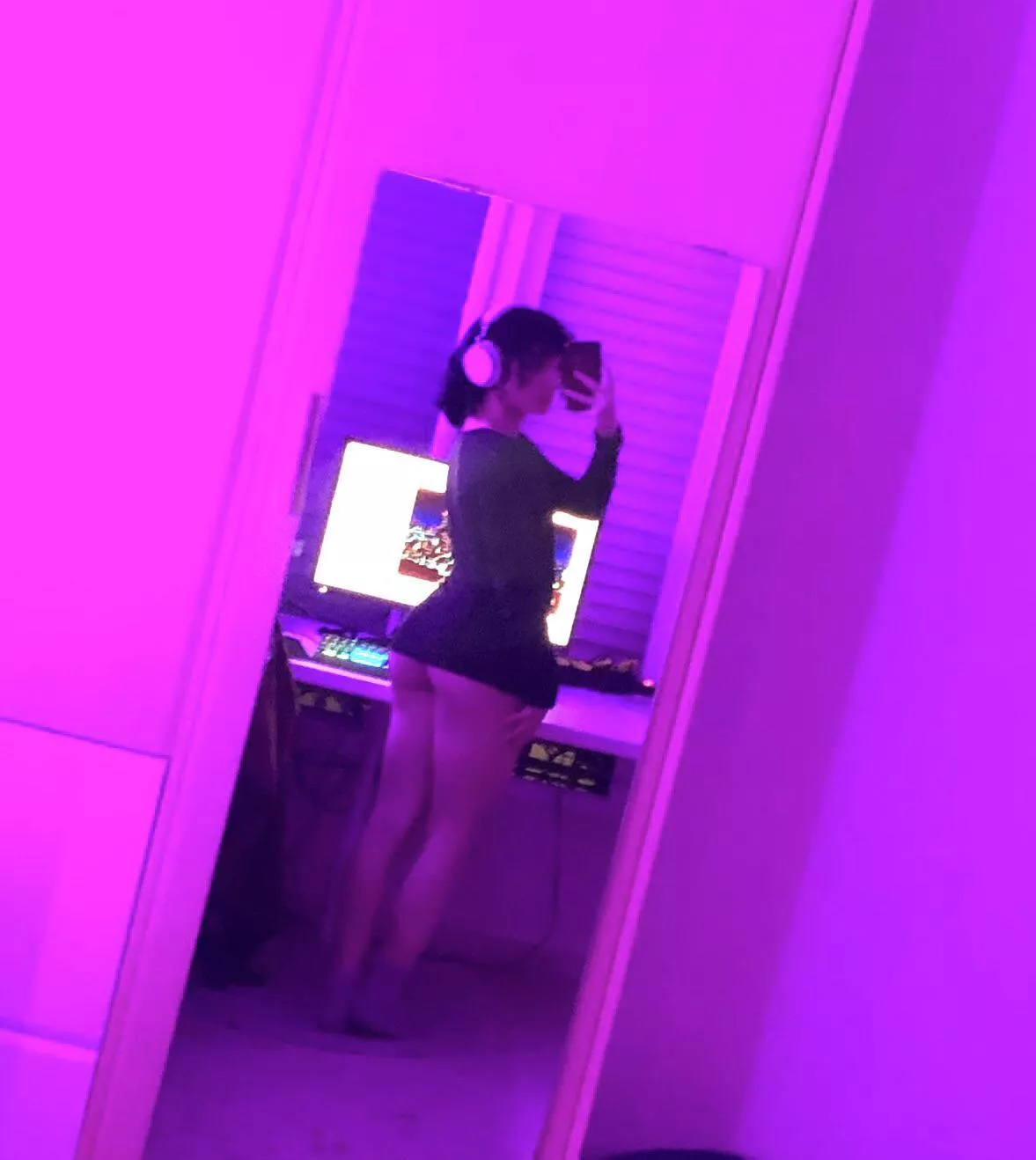 (18) pov your femboy friend sends you this by accident😣