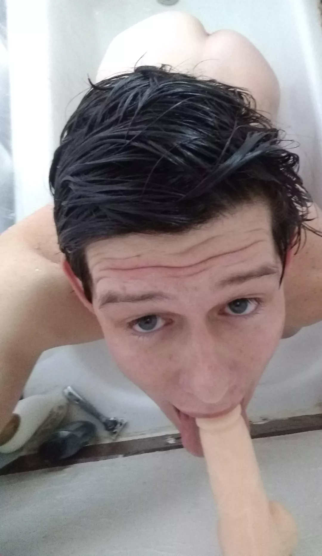 [23] Make me earn it 😋 DMs open