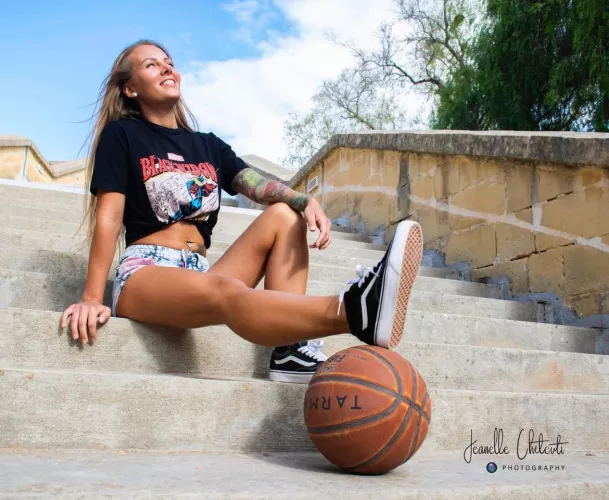 Anyone up for 1v1? 🏀